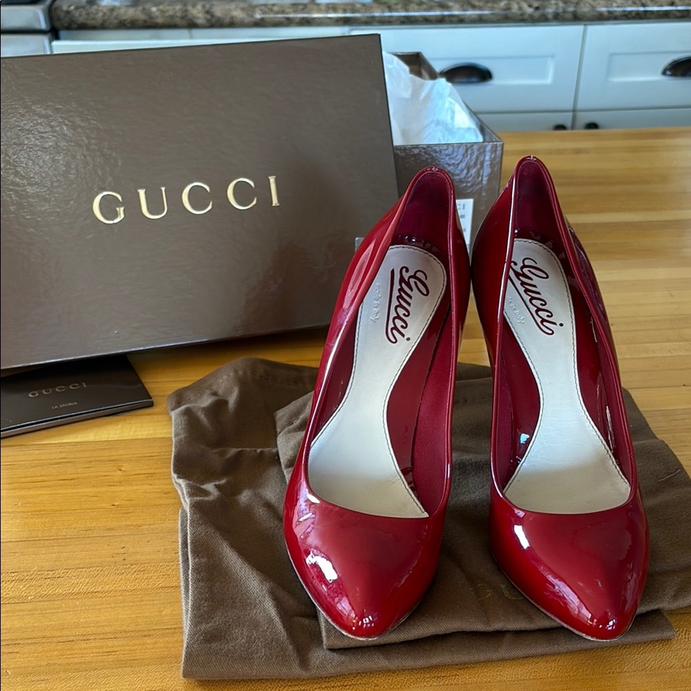 Vitelli Vernice Soft Rosso Gucci Heels! Barely worn. Size 6!